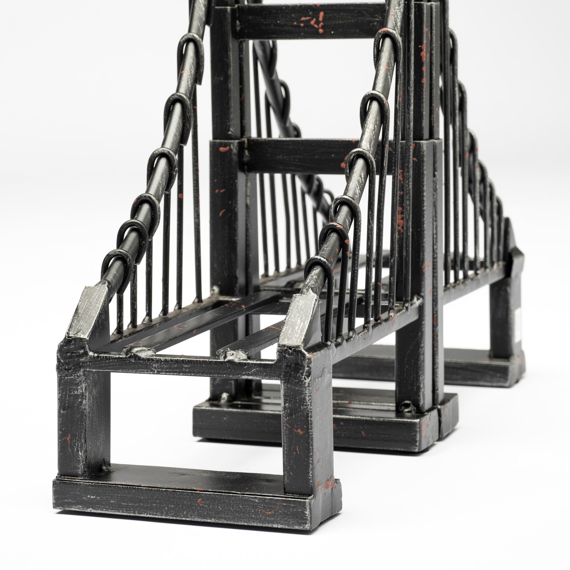 Suspension Book End