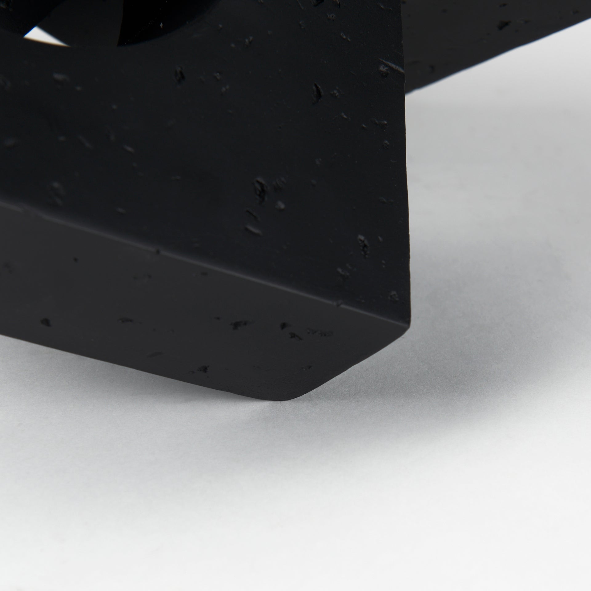 Linx Black Object