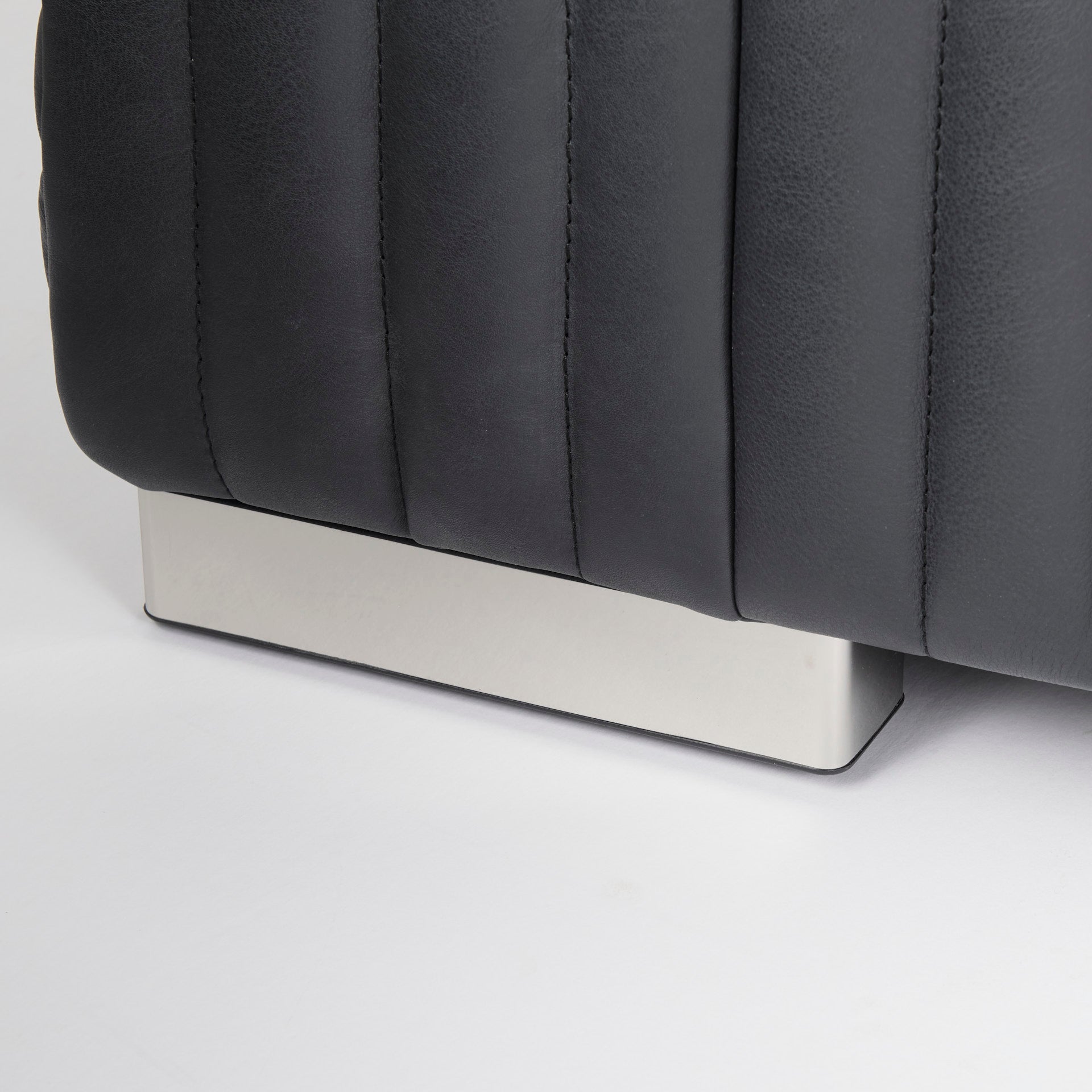 Ricciardo Leather Sofa
