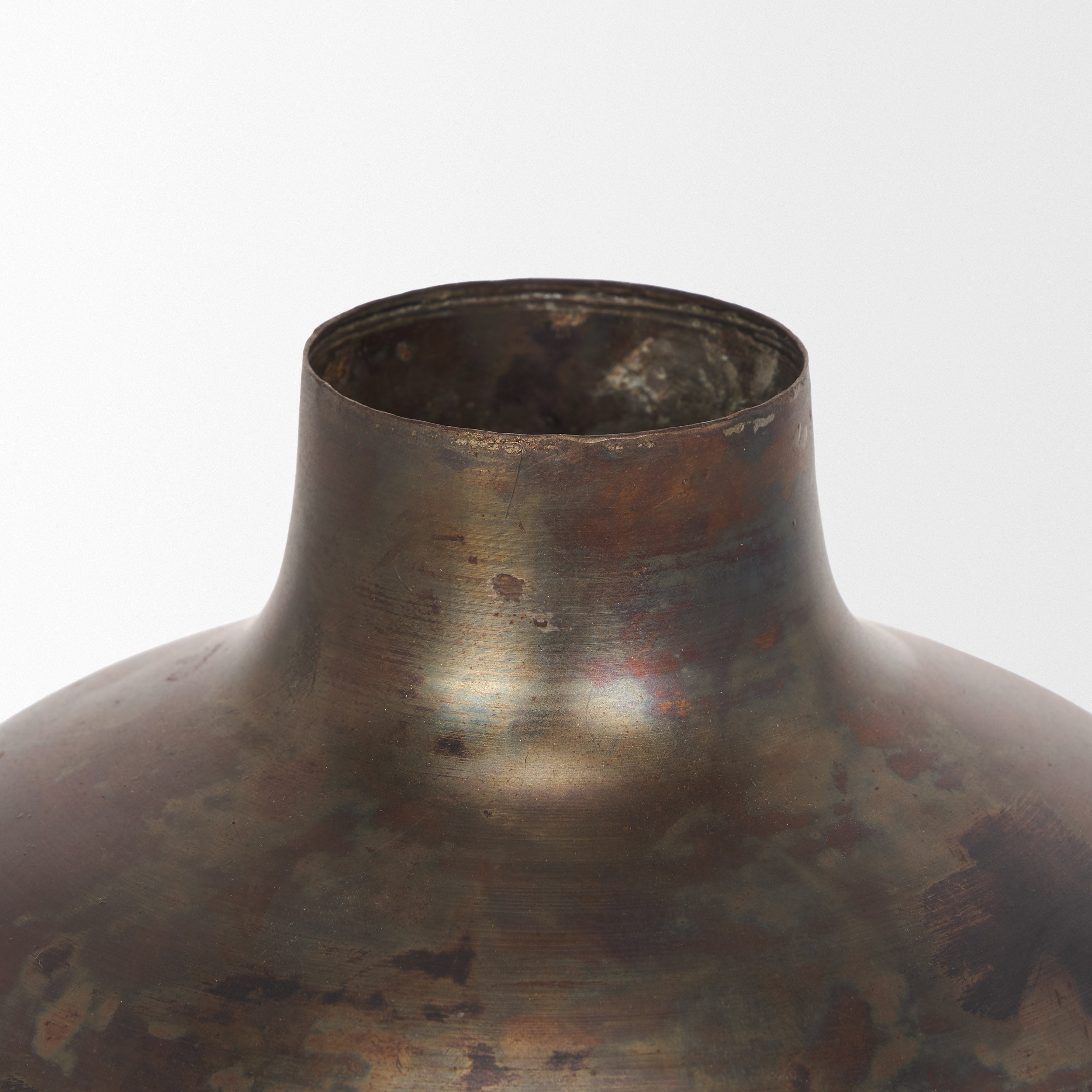 Daya Vase