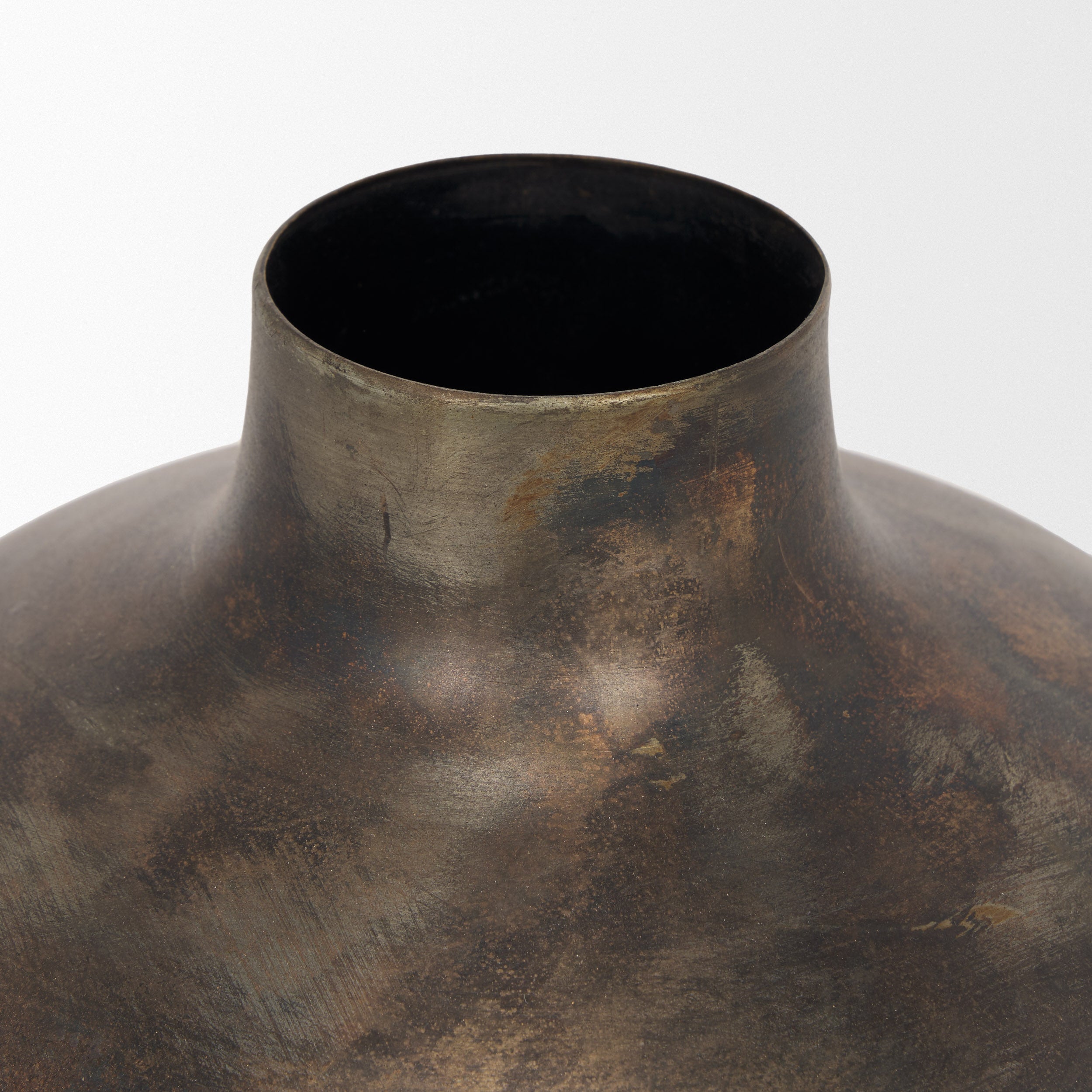 Daya Vase