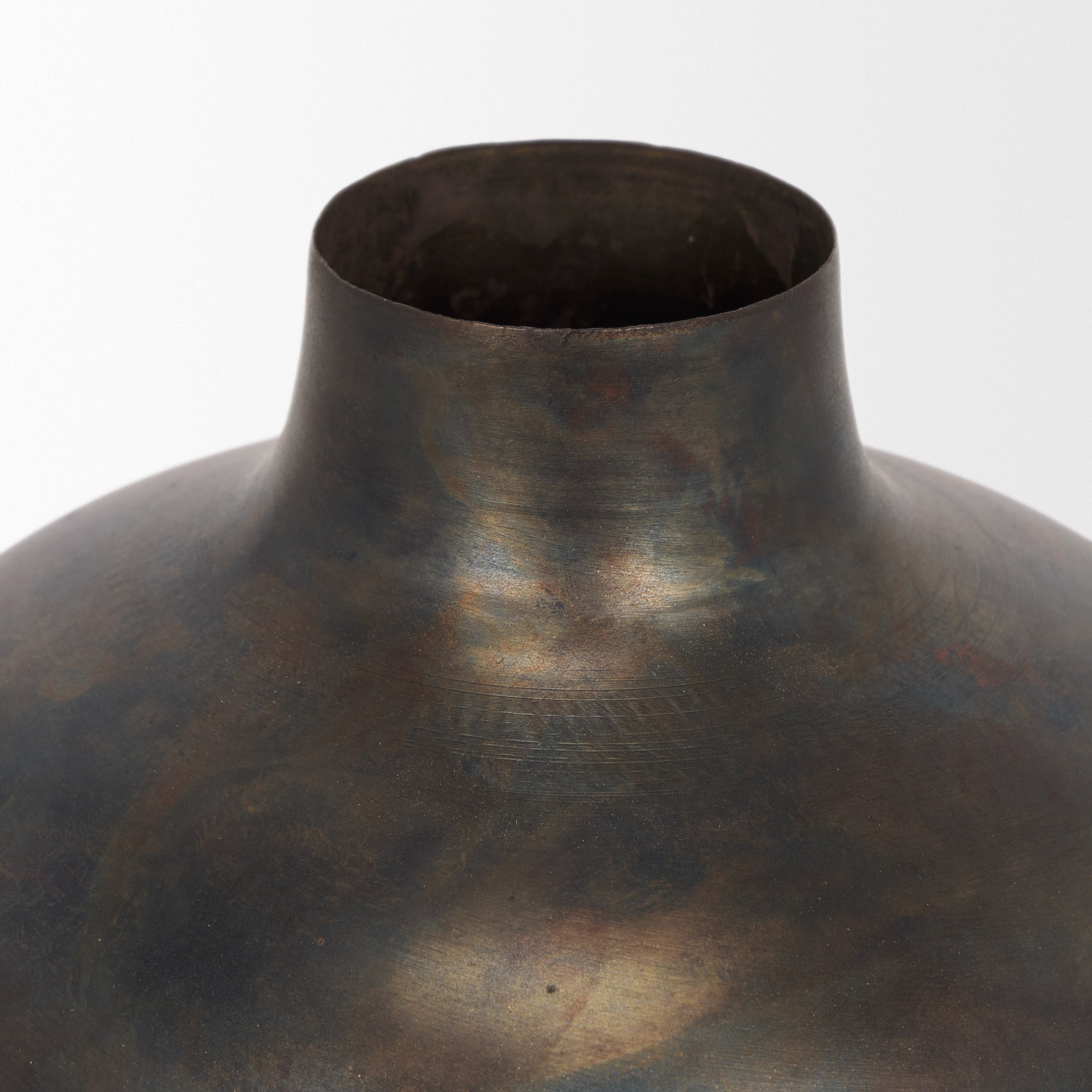 Daya Vase