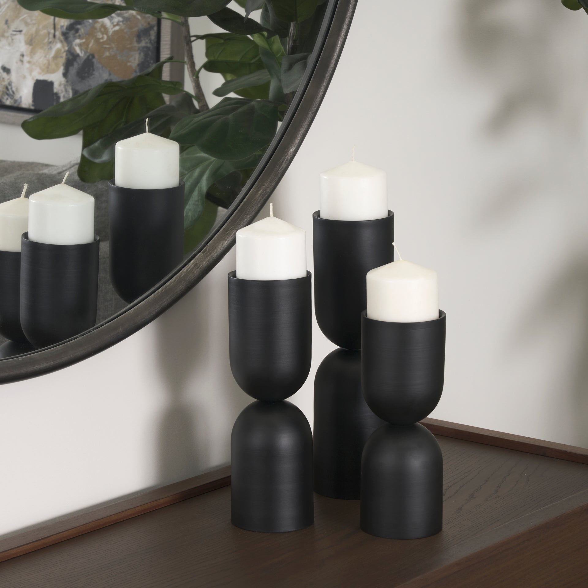 Qamra Black Candle Holder