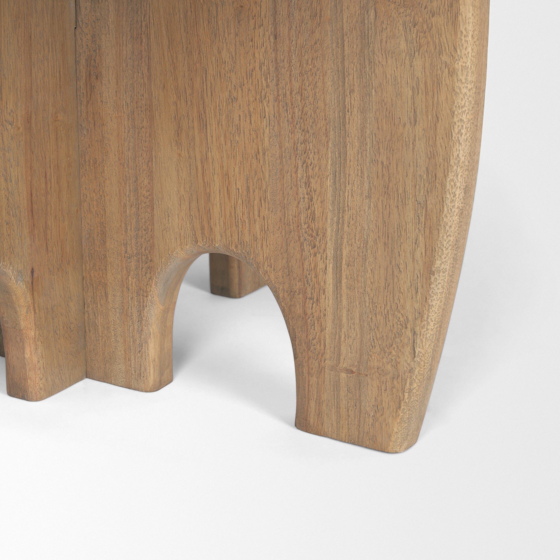 Sonomi 59" Round Dining Table