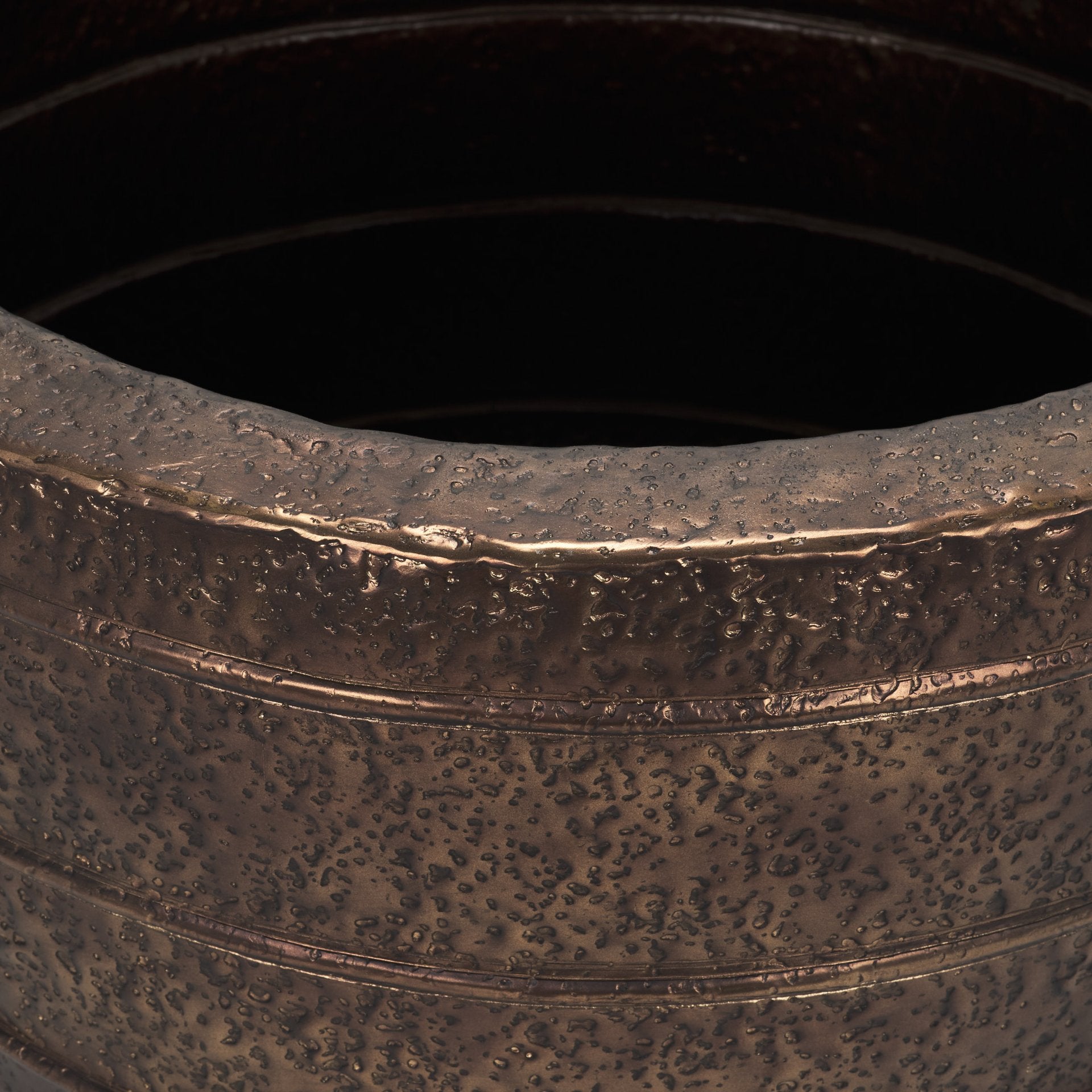 Aivana Vase