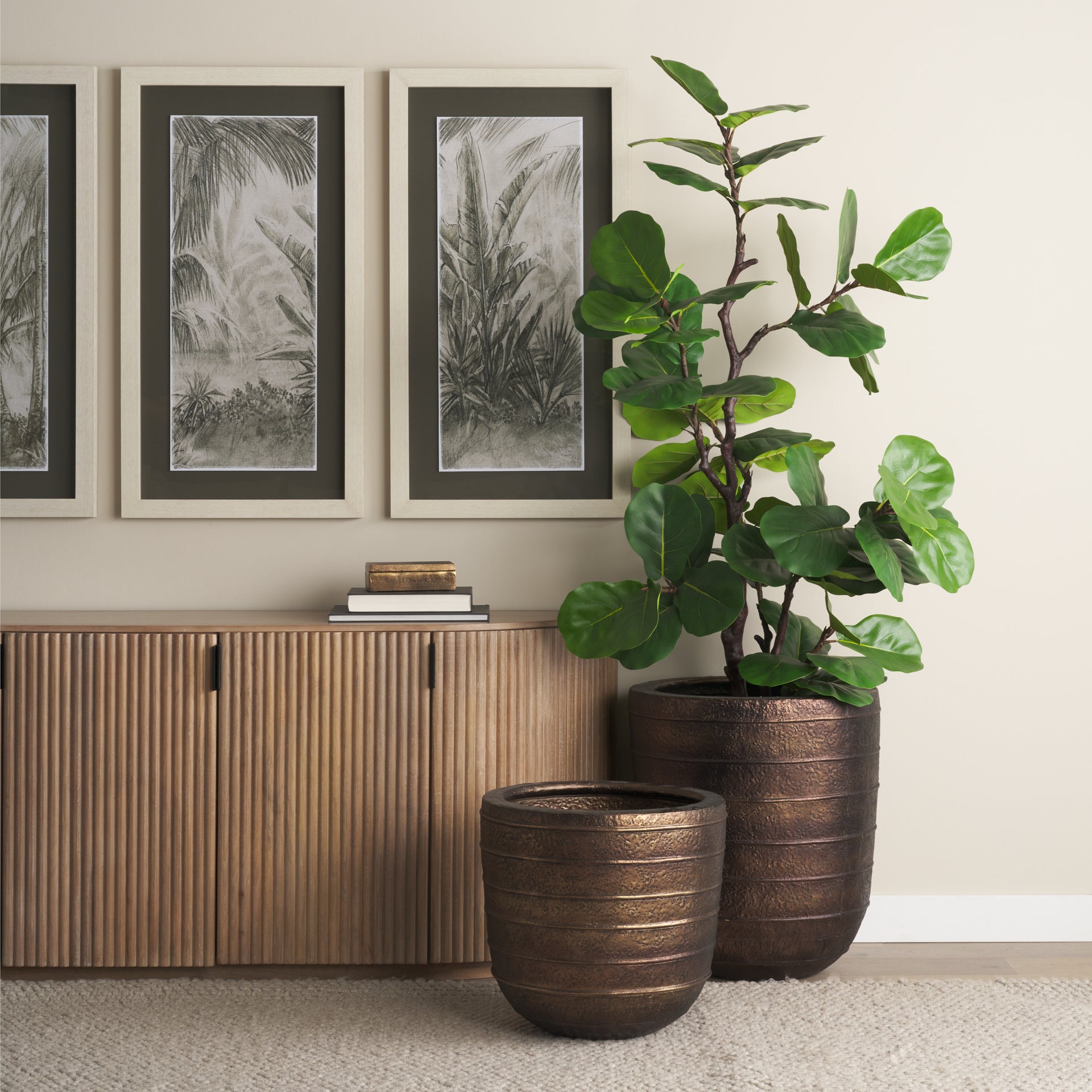 Aivana Vase