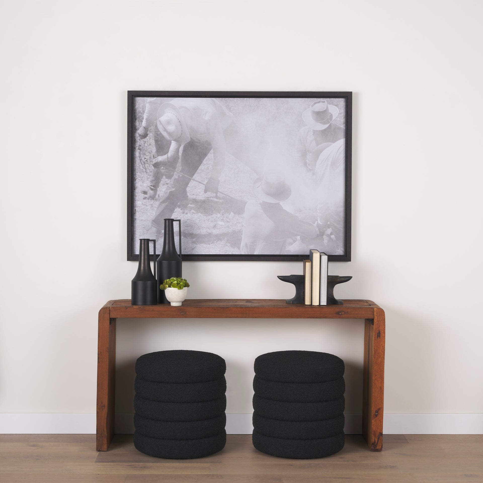 Anvilia Book End