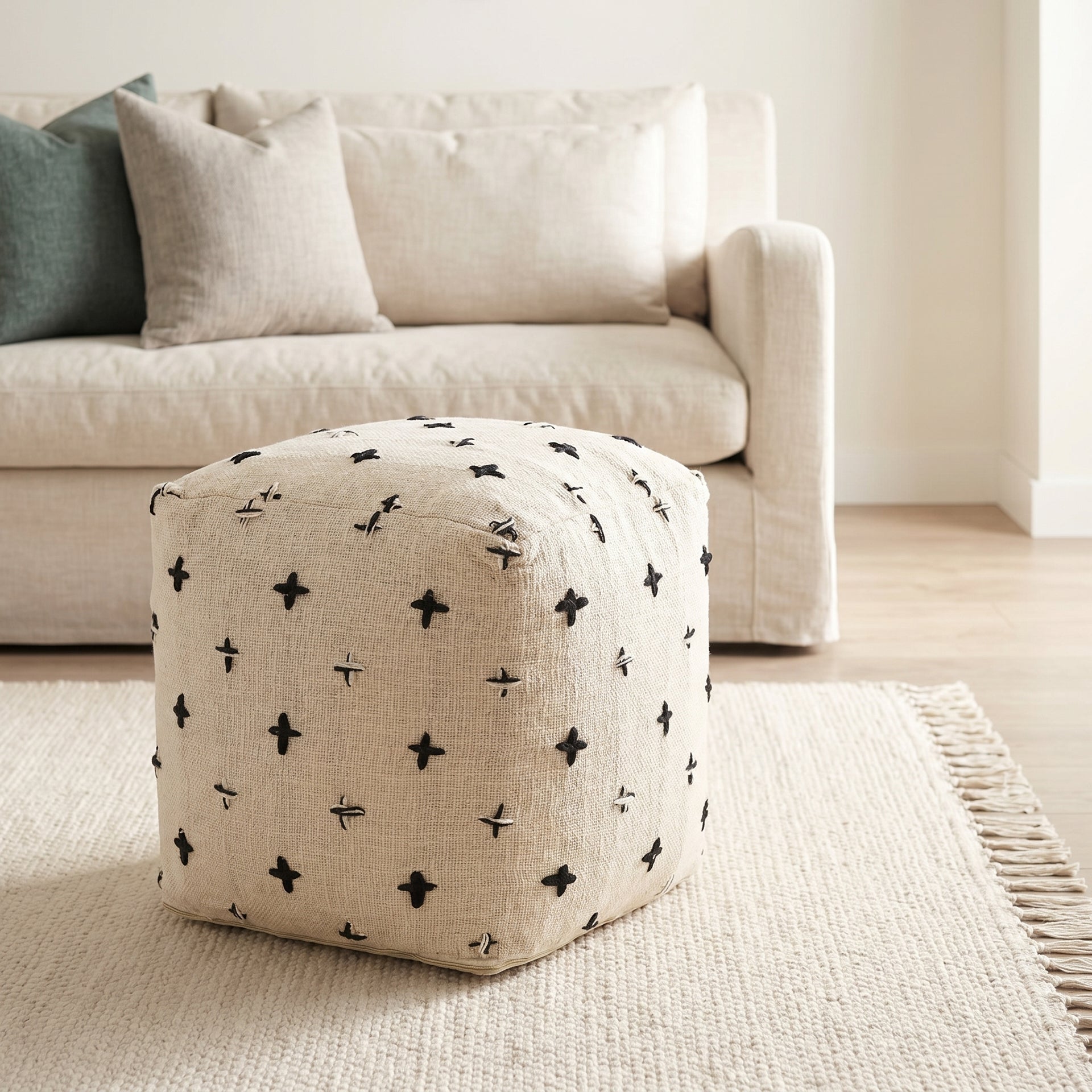 Saanvi Pouf