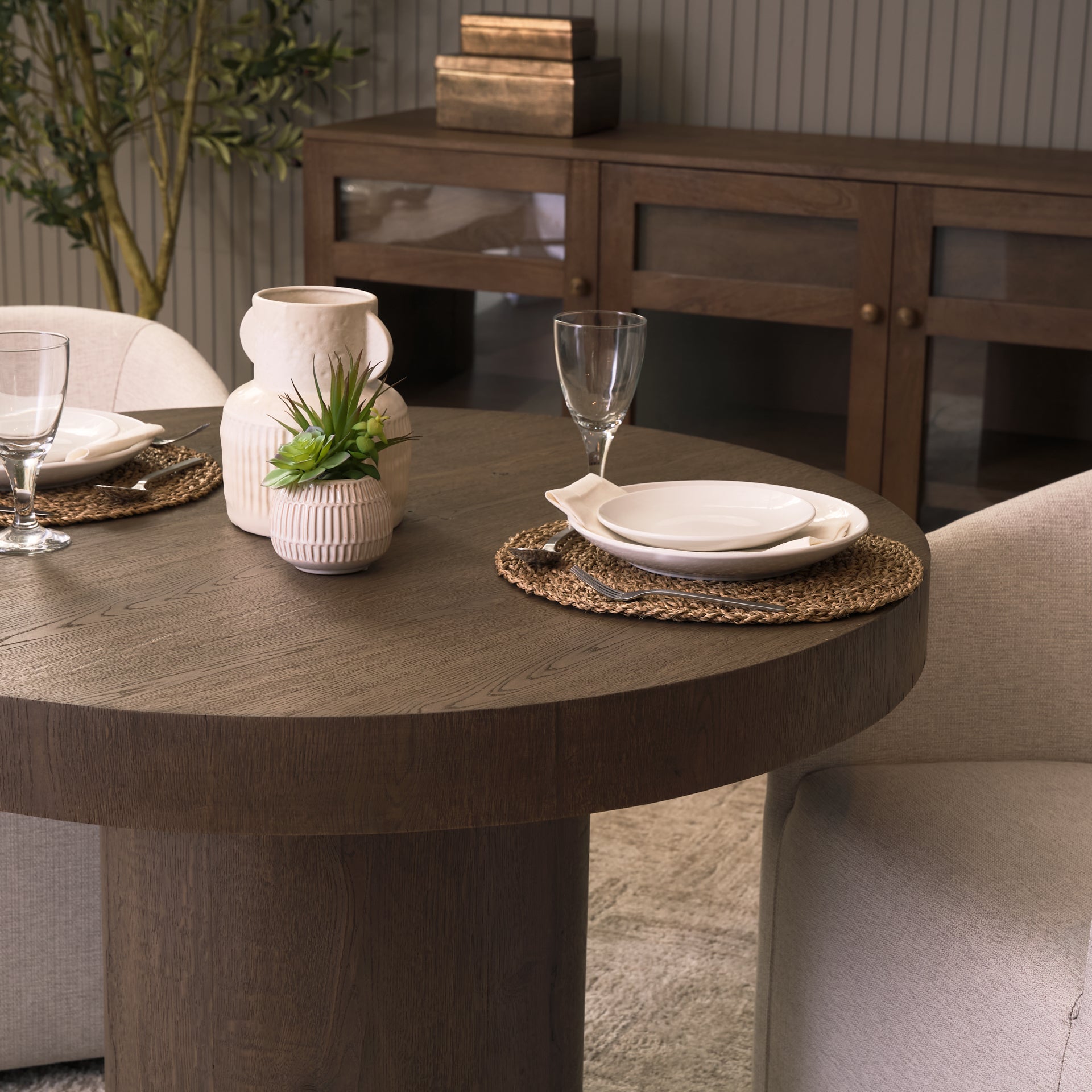 Lyonne 40" Round Dining Table