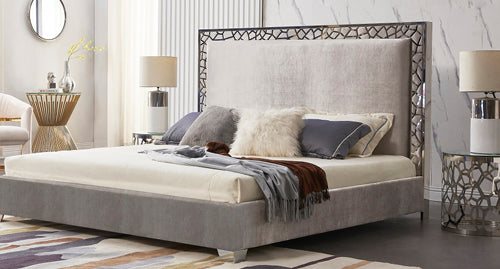 Wellington Bed: White Leatherette