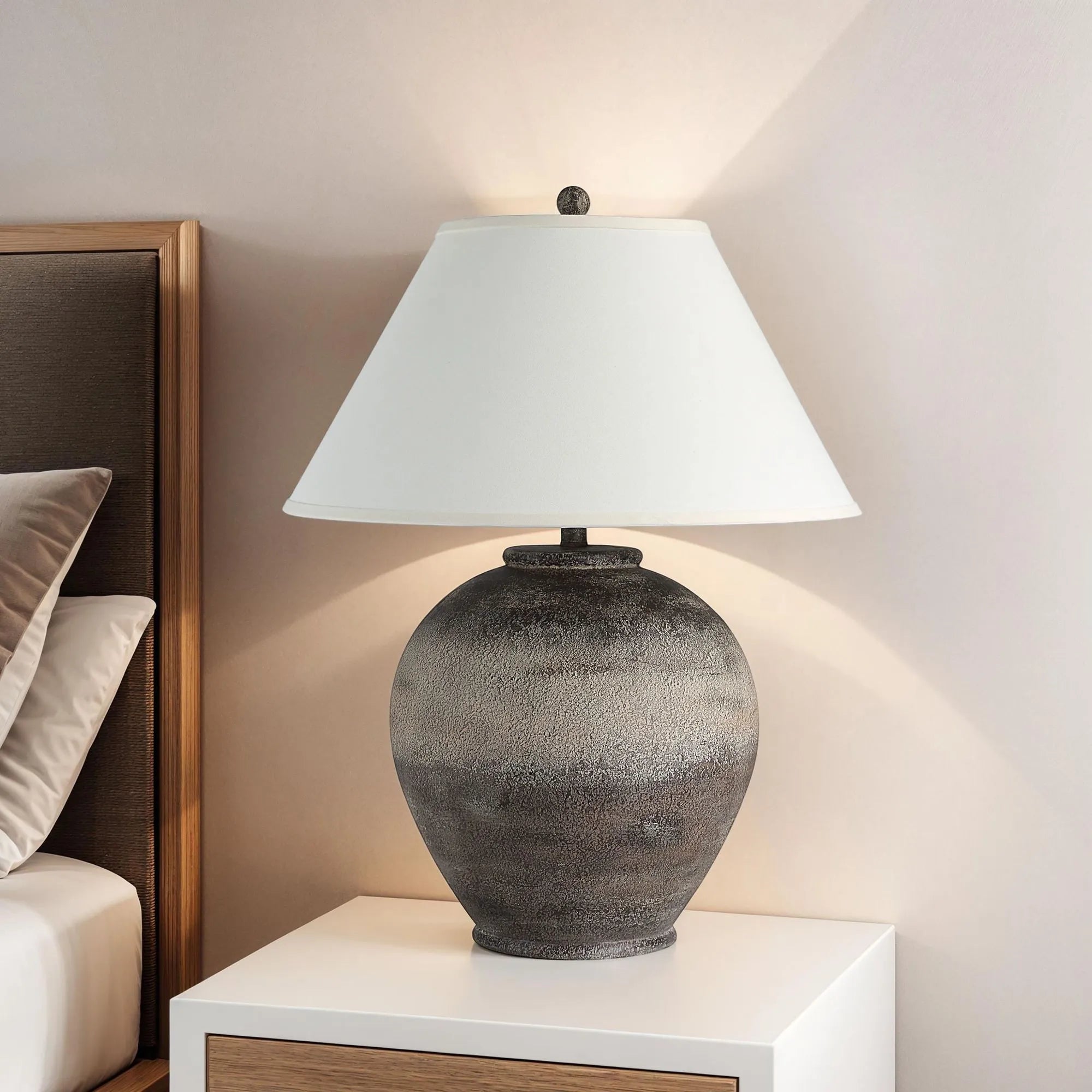 Bronce Table Lamp