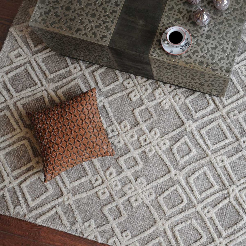 Sieano, Gray-Ivory