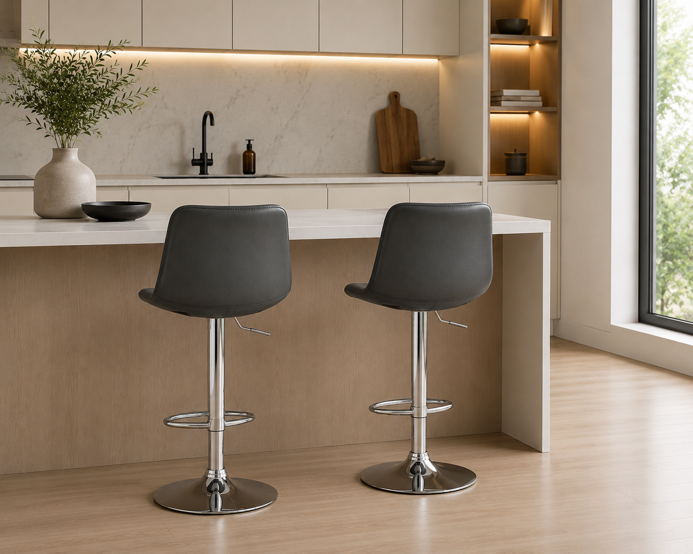 Boomer Adjustable Stool
