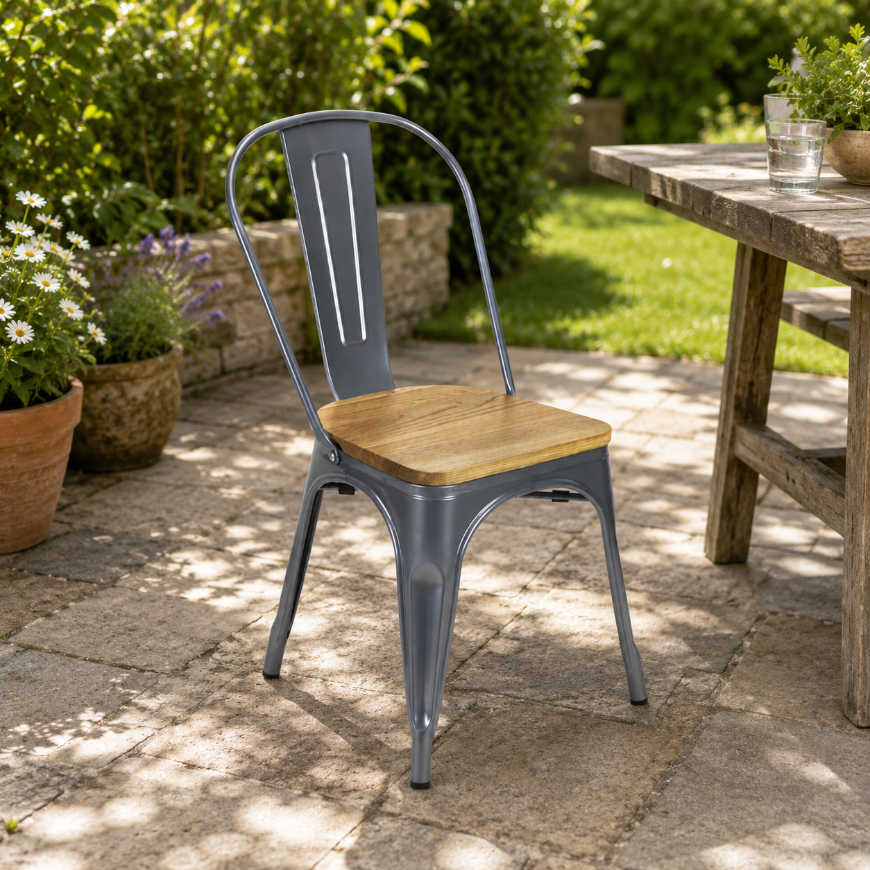 Chaise sans accoudoirs Tolix (assise en bois)