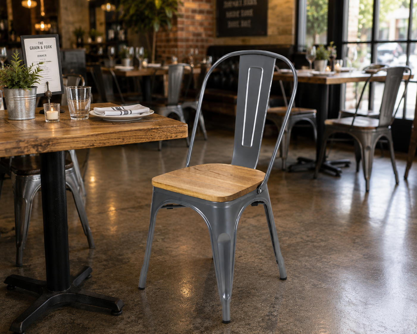 Chaise sans accoudoirs Tolix (assise en bois)