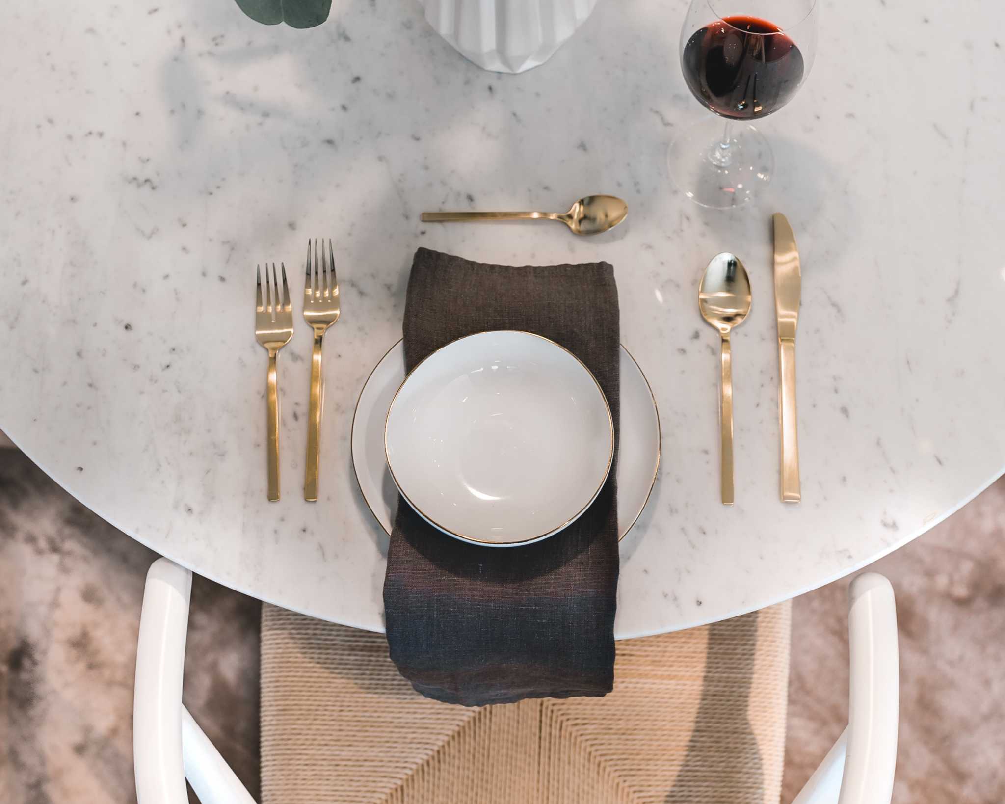 Table de salle à manger ronde tulipe Eero Saarinen (marbre de Carrare)