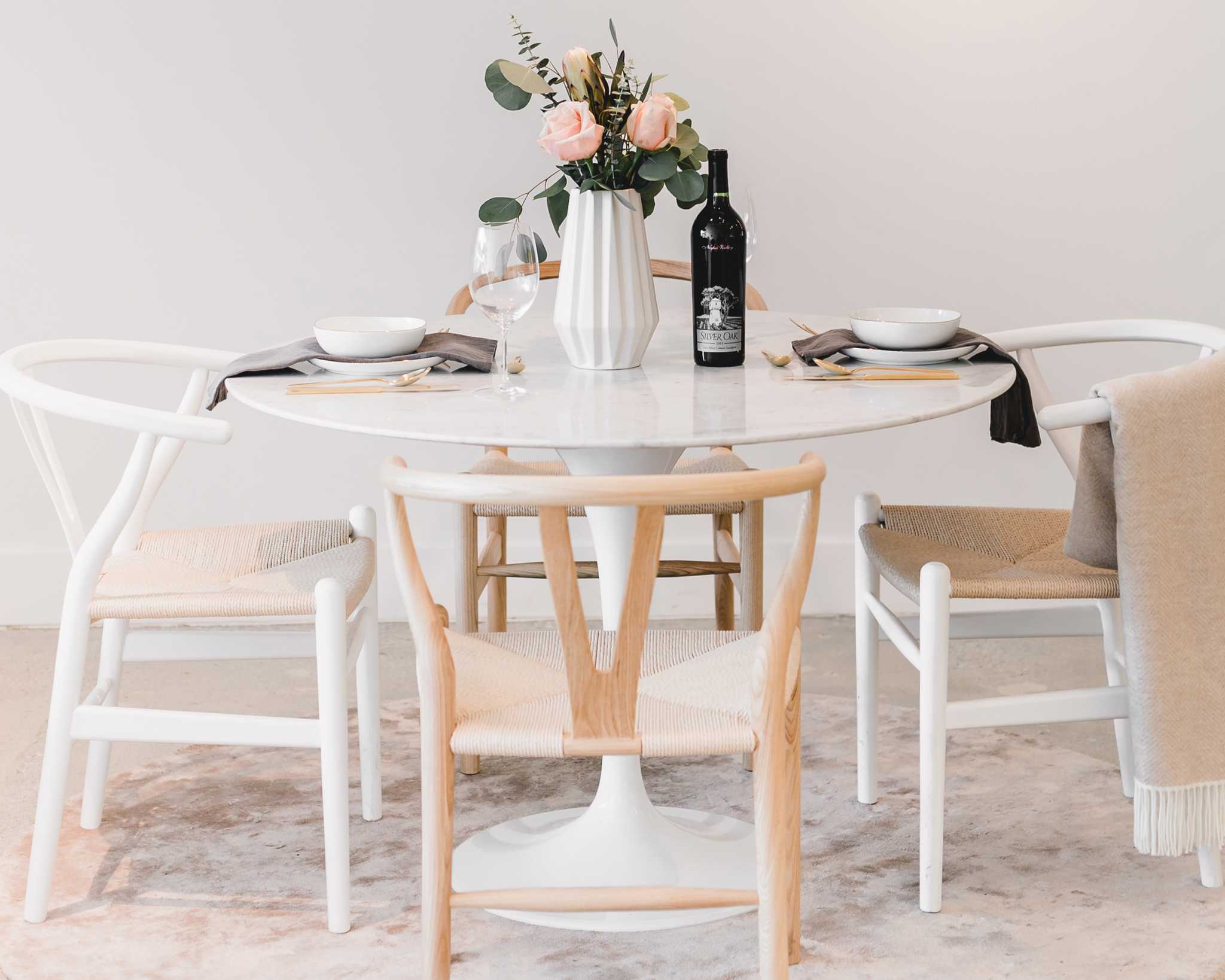 Table de salle à manger ronde tulipe Eero Saarinen (marbre de Carrare)