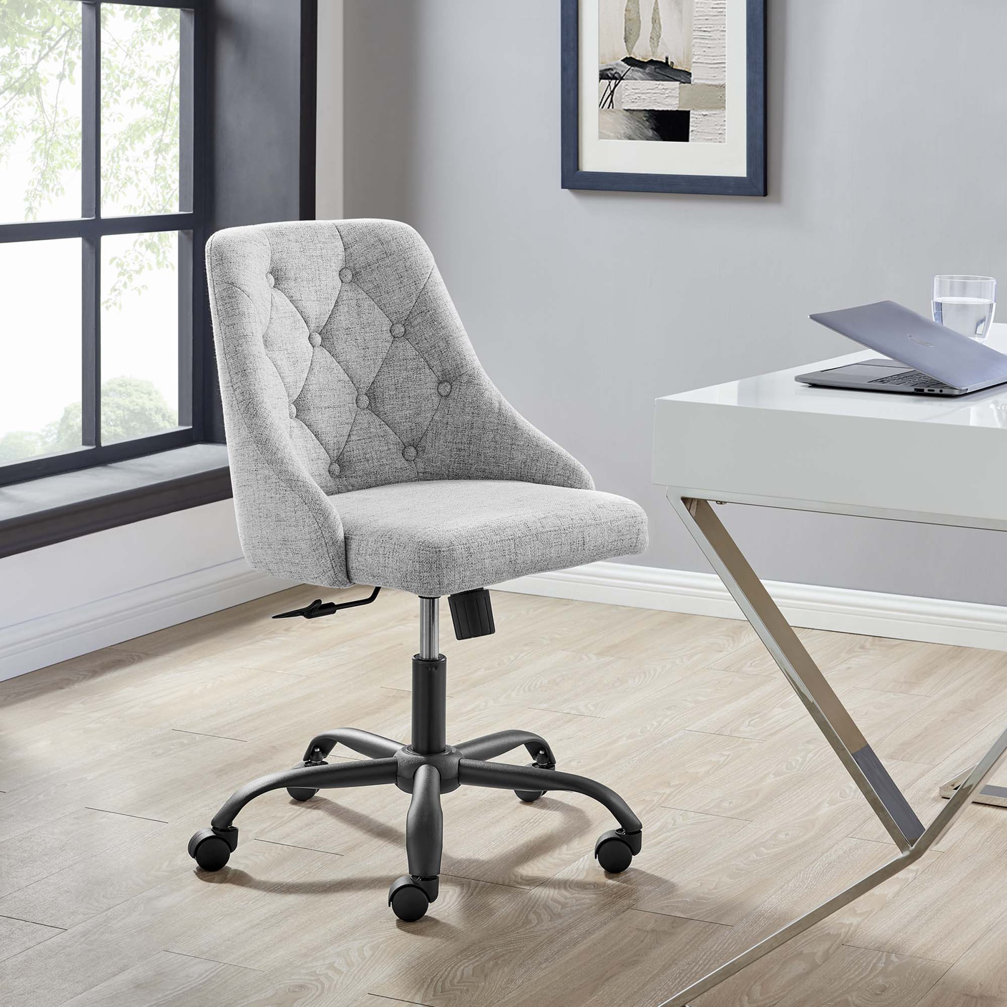 Chaise de bureau pivotante rembourrée et touffetée distincte