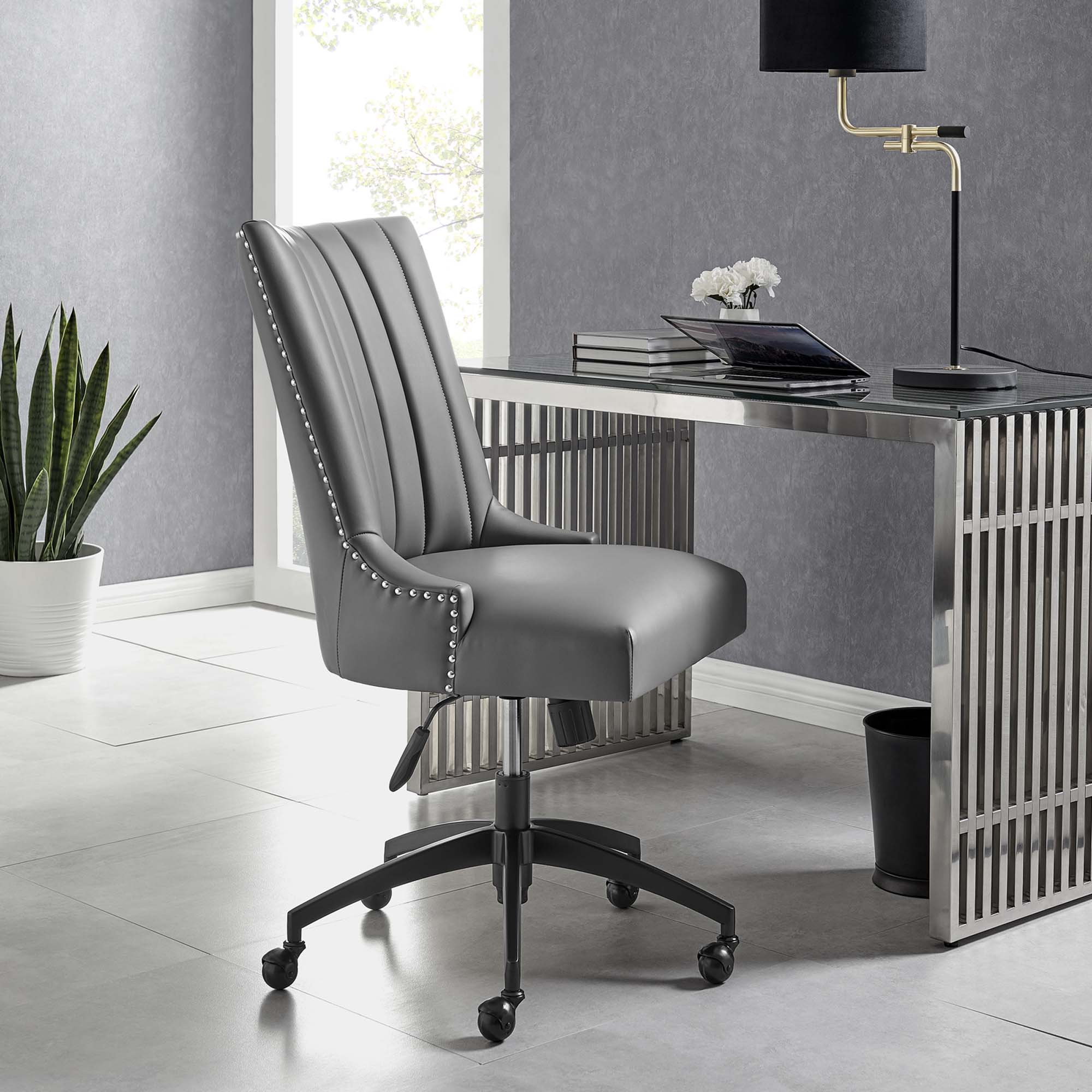 Chaise de bureau en cuir végétalien tufté Empower Channel