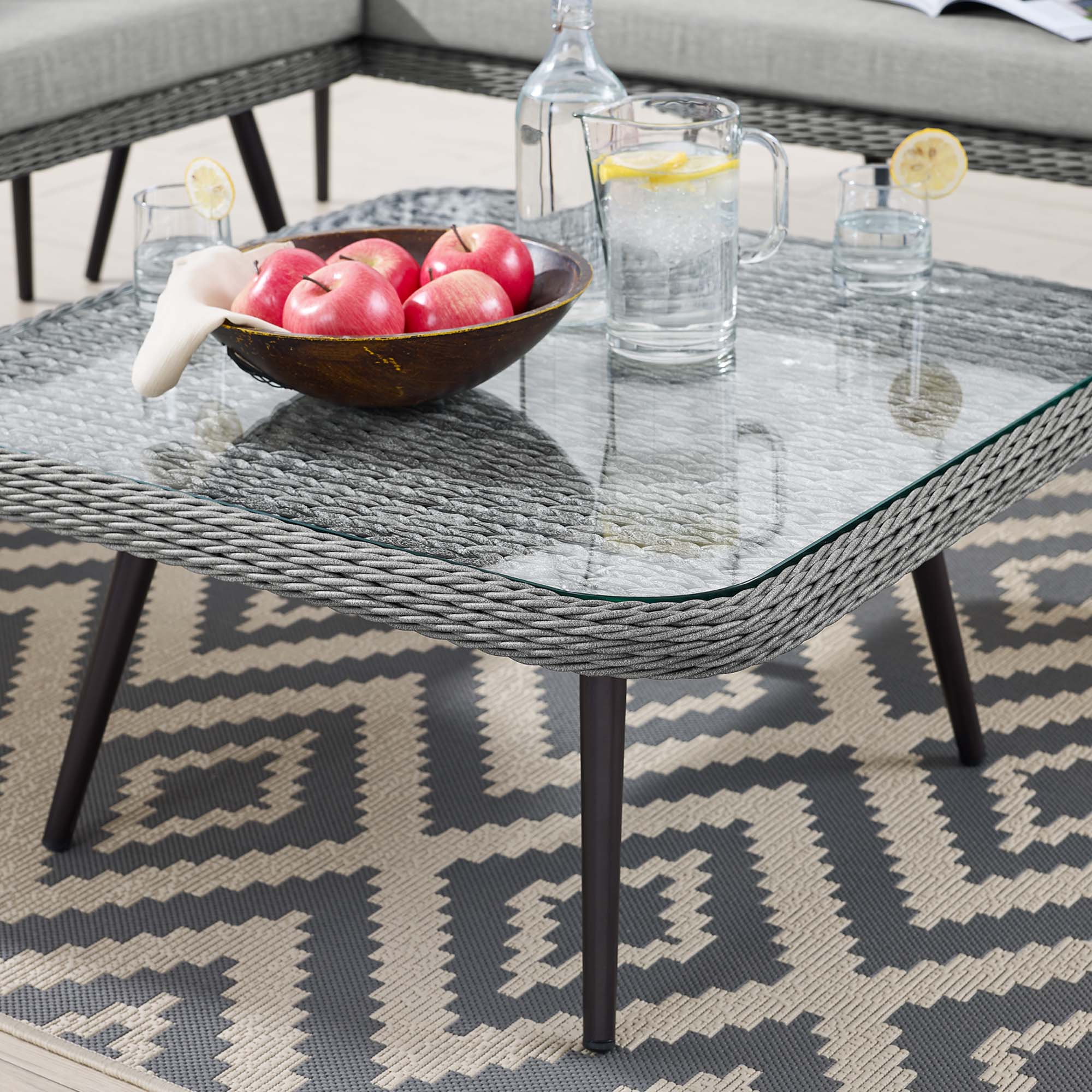 Table basse carrée en rotin et osier pour patio extérieur Endeavor en gris 