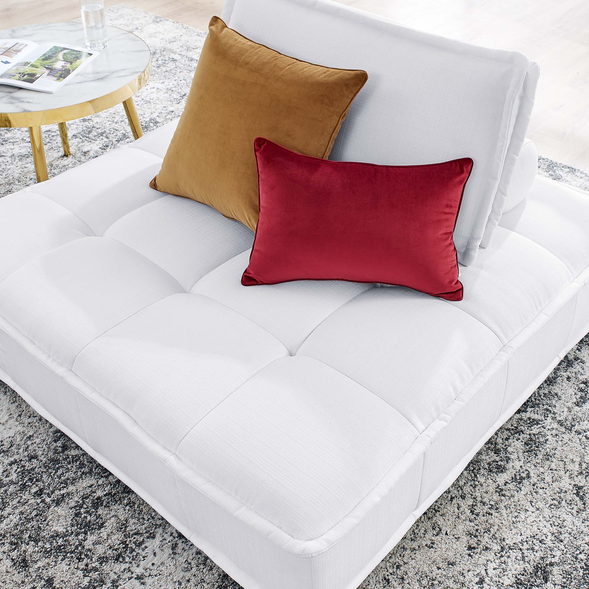 Chaise sans accoudoirs en tissu capitonné Saunter