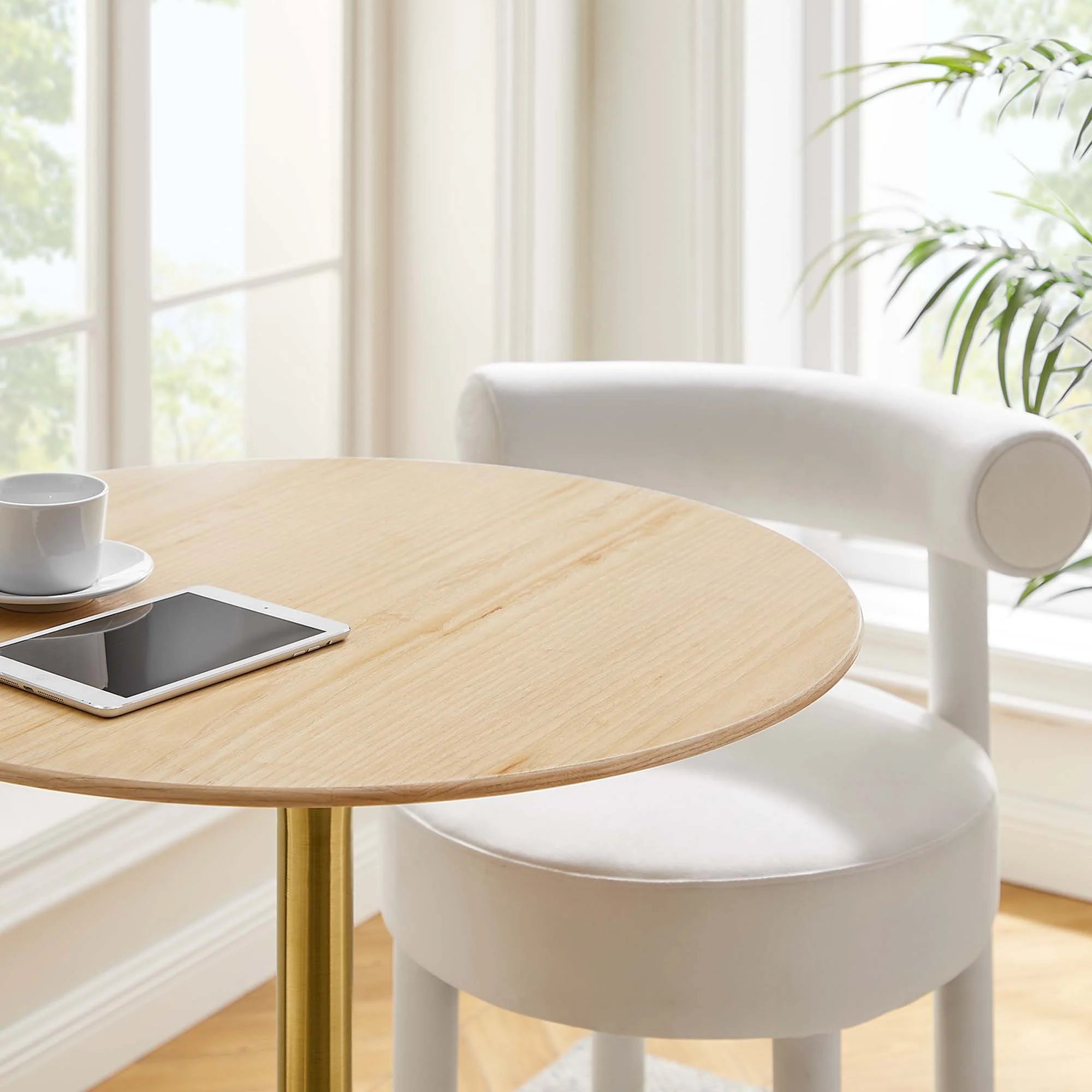 Lippa Round Wood Bar Table