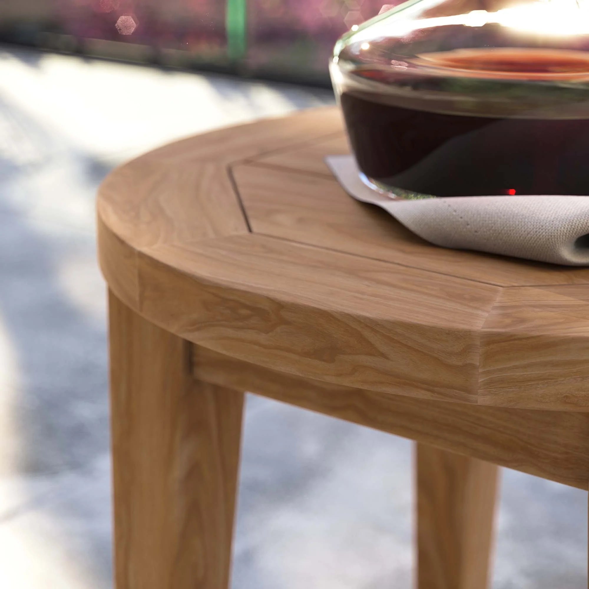 Table d'appoint d'extérieur en bois de teck Brisbane en couleur naturelle 