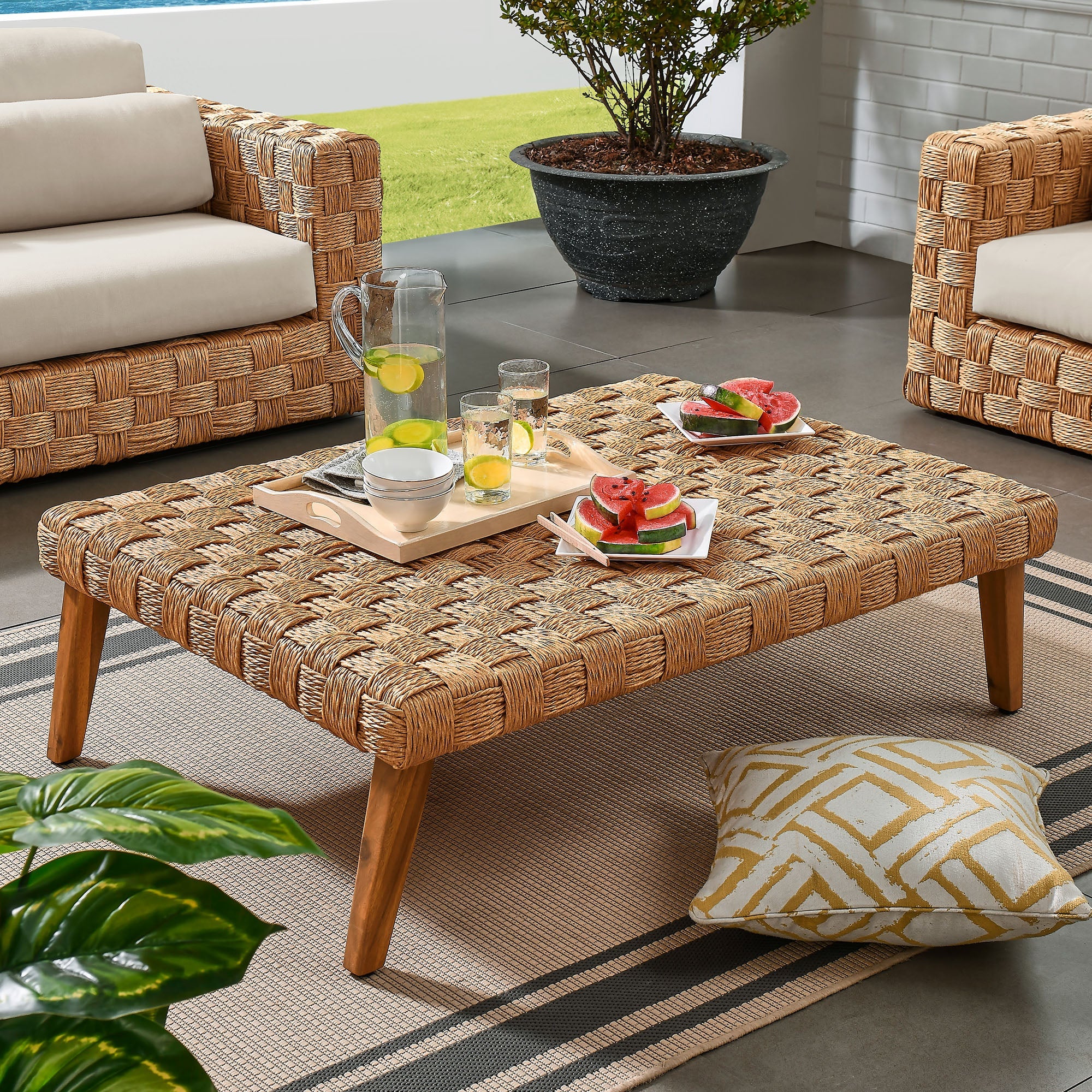 Table basse en rotin pour patio extérieur Thames Outdoor Patio Wicker en naturel 