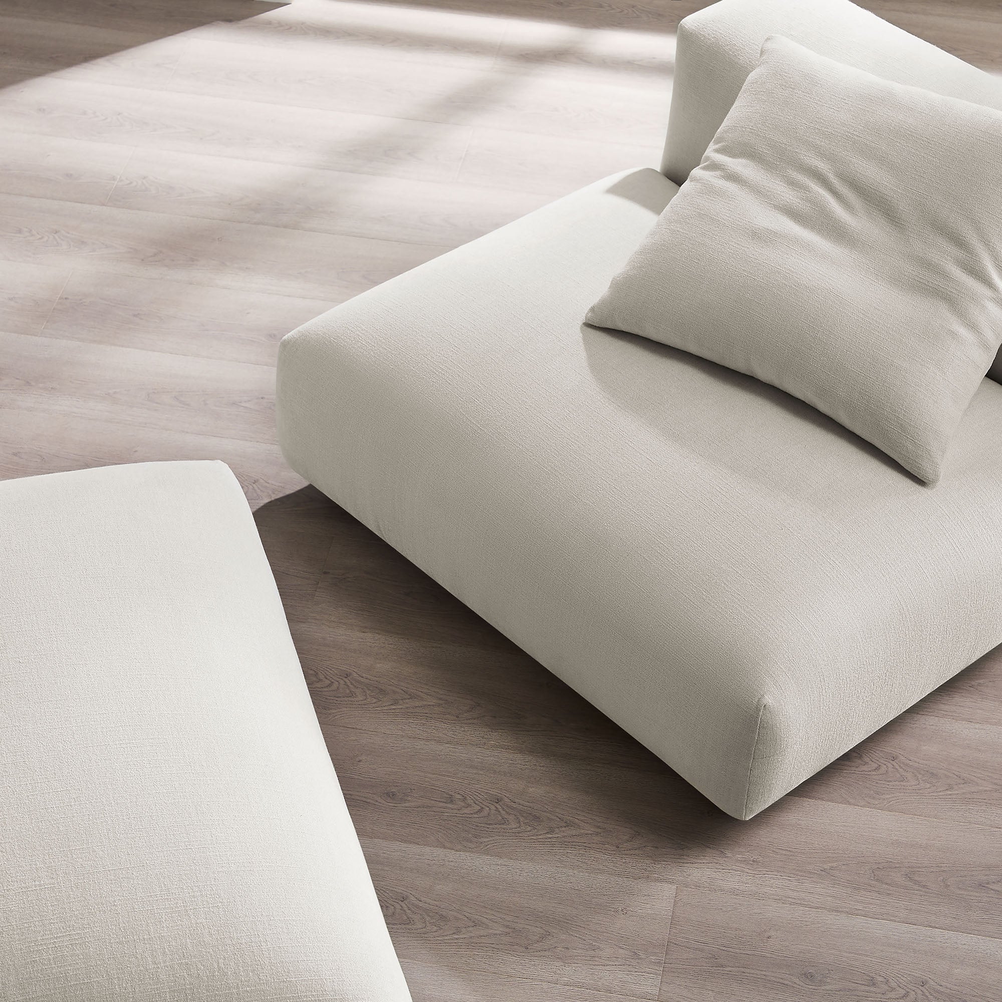 Fauteuil en tissu rembourré Engage