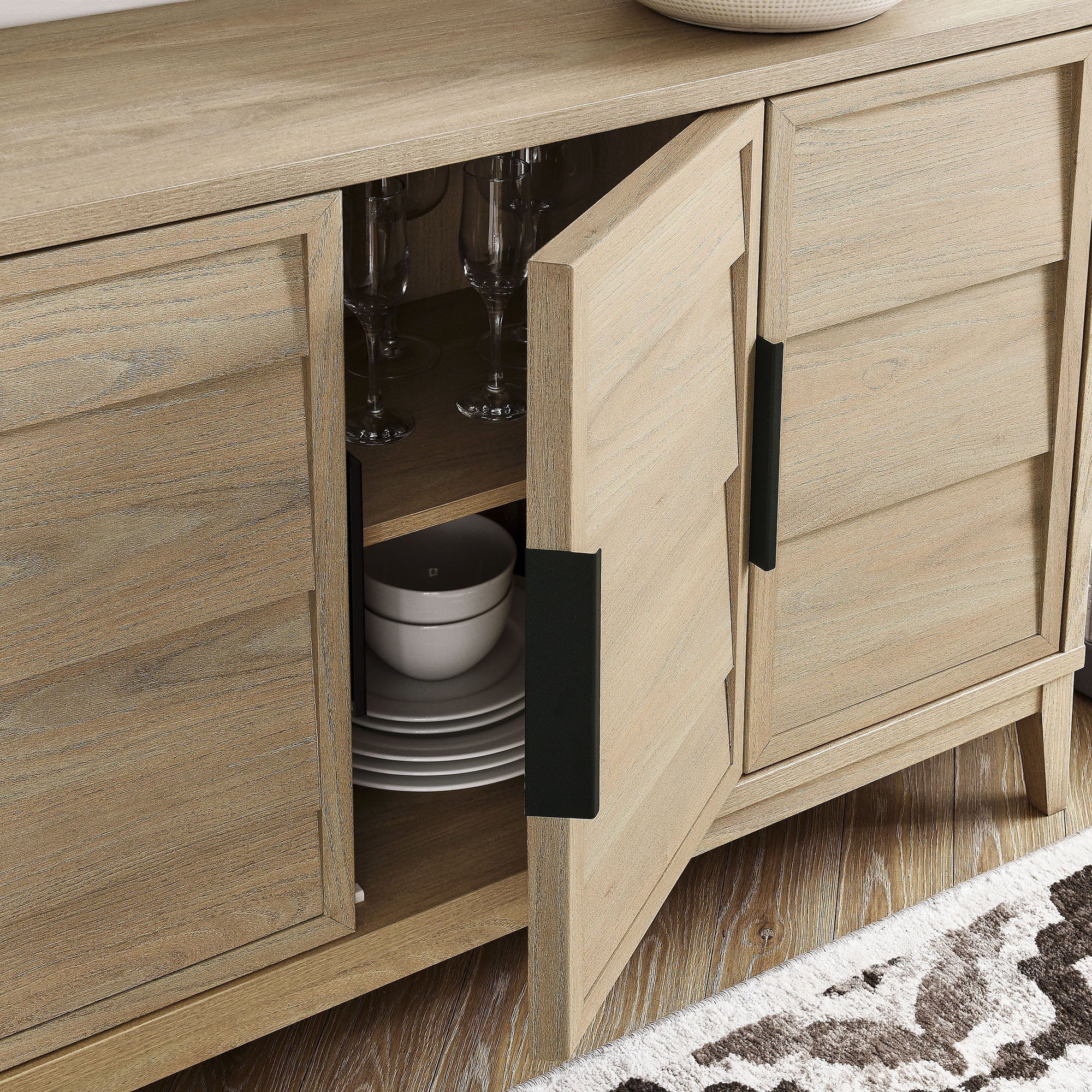 Sinya 4-Door Sideboard in Light Oak