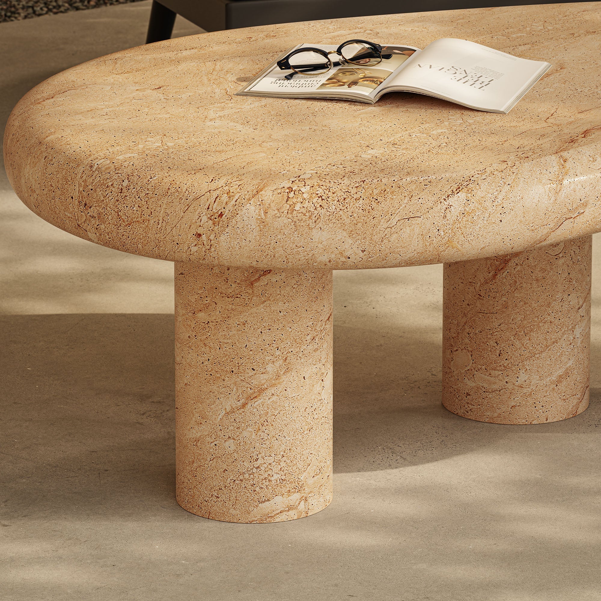 Table basse en travertin texturé pour patio intérieur et extérieur Elowen en travertin 