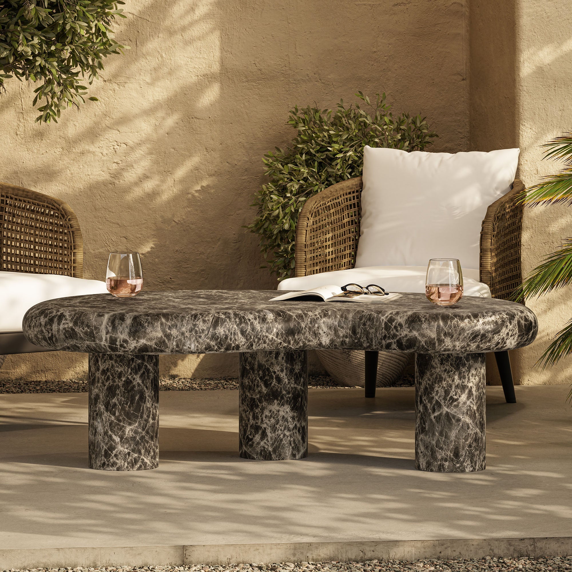 Table basse en travertin texturé pour patio intérieur et extérieur Elowen en travertin 