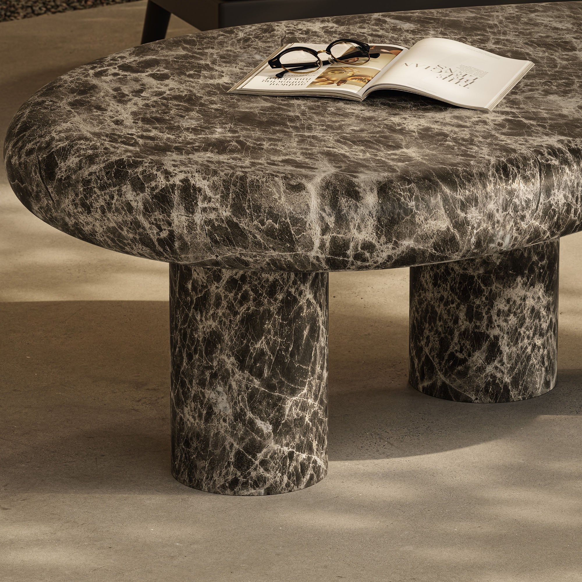 Table basse en travertin texturé pour patio intérieur et extérieur Elowen en travertin 