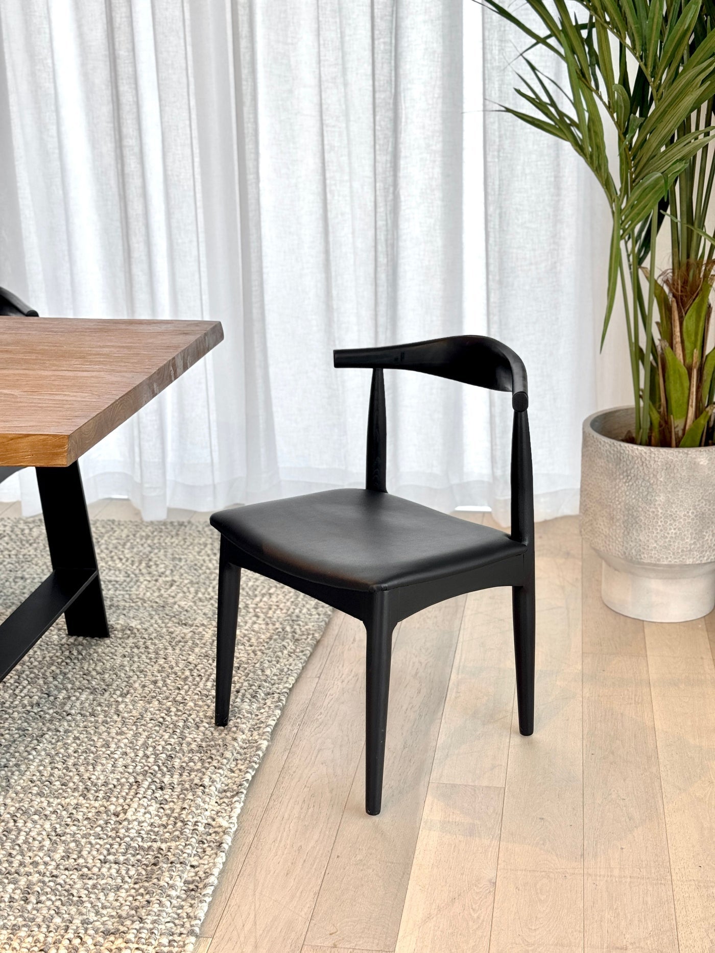 CH20 Elbow Chair