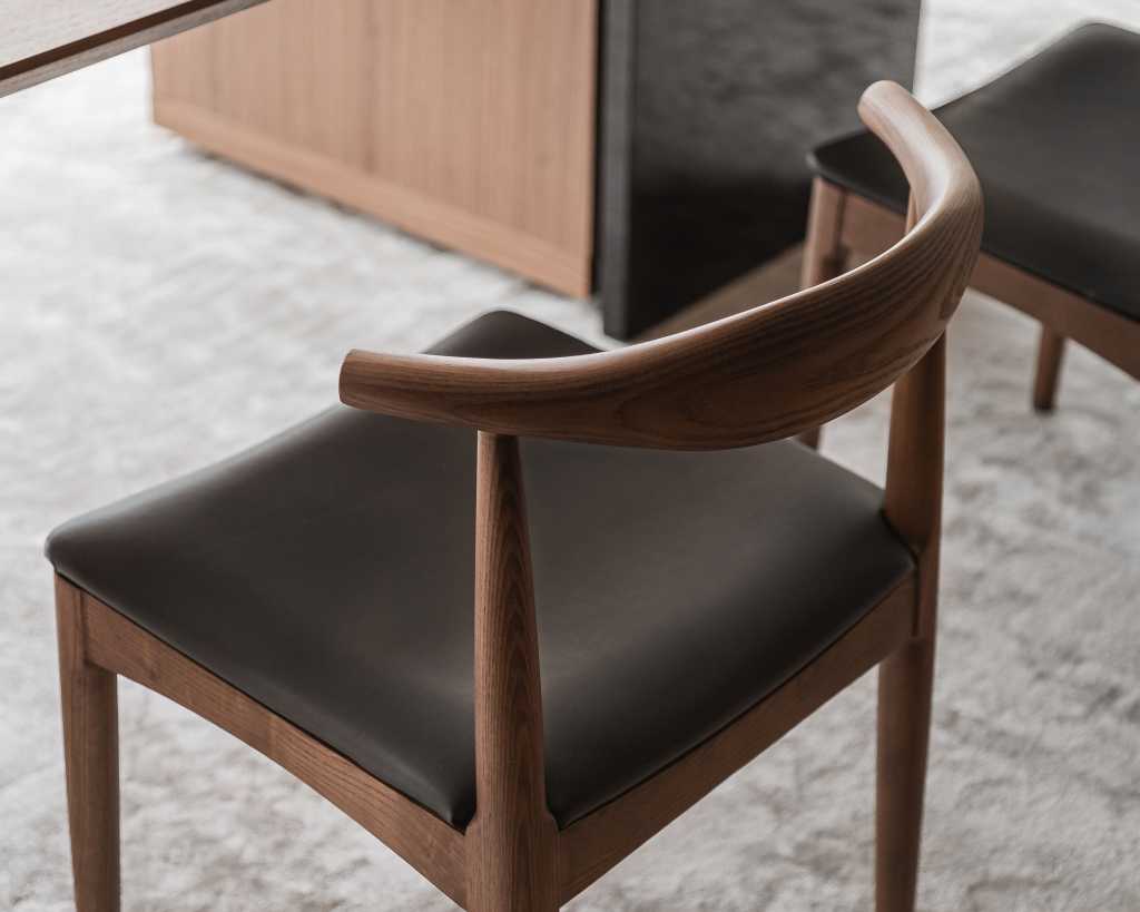 CH20 Elbow Chair