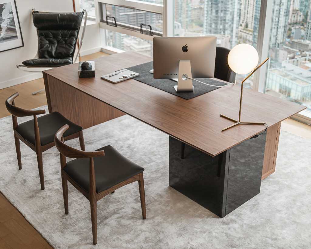 CH20 Elbow Chair