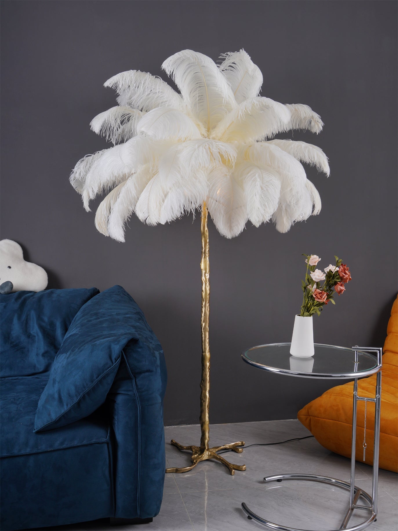 Lampadaire en plumes d'autruche