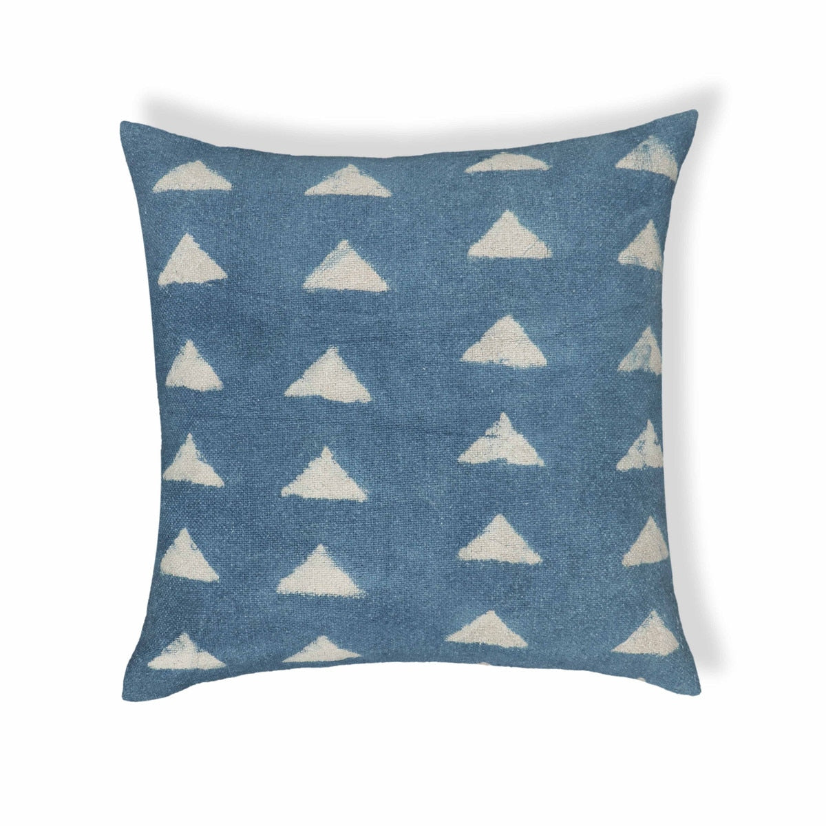 Coussin décoratif carré en coton Indigo Triangles de 20 po