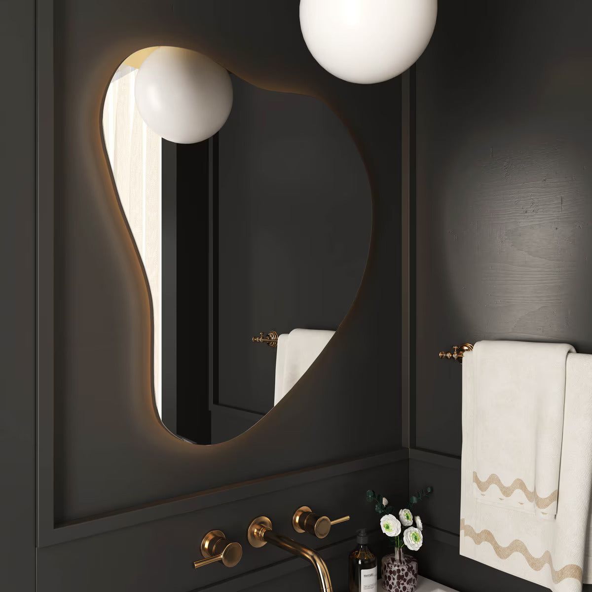 Miroir mural LED en forme de larme Phoebe 