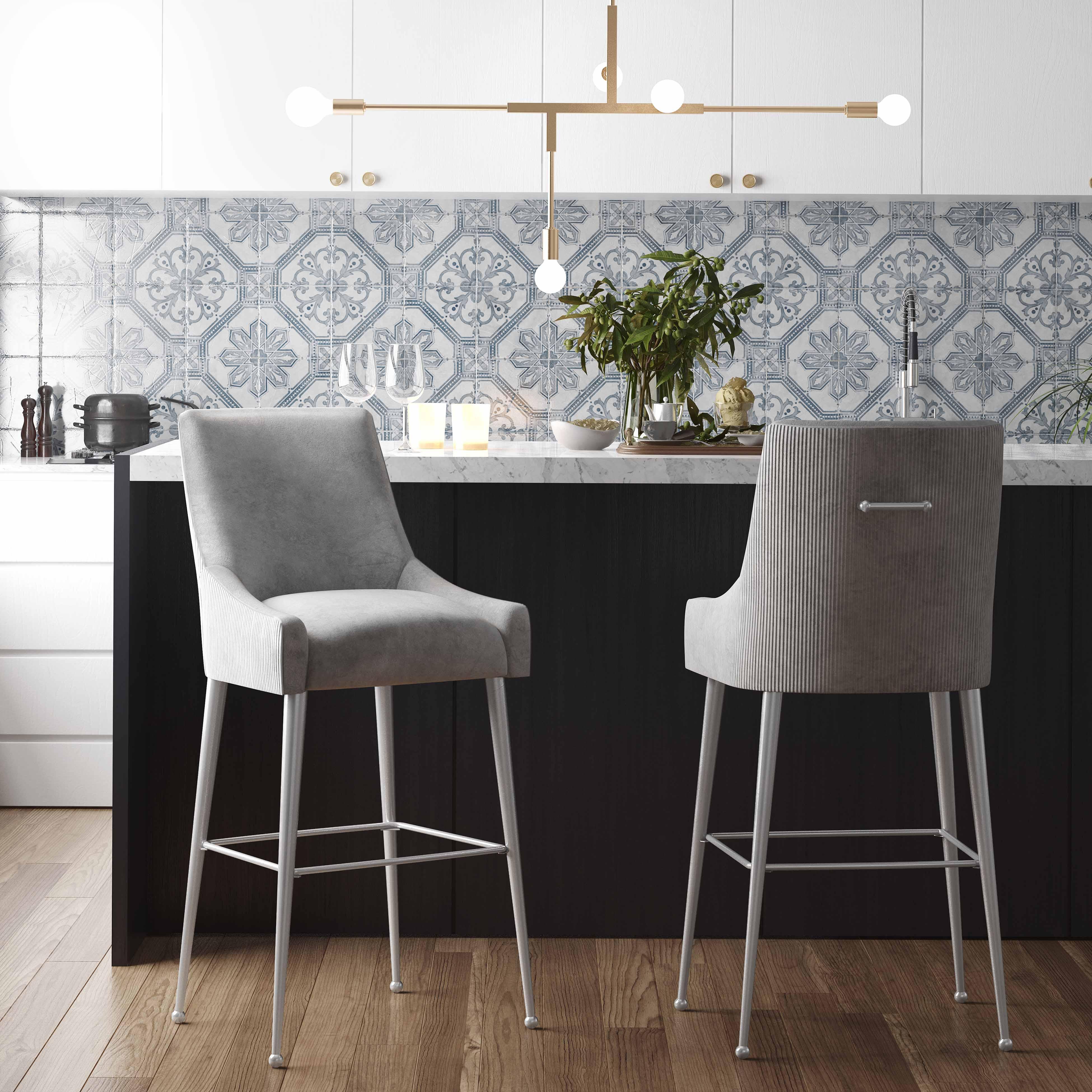 Tabouret de bar Beatrix en velours gris clair plissé