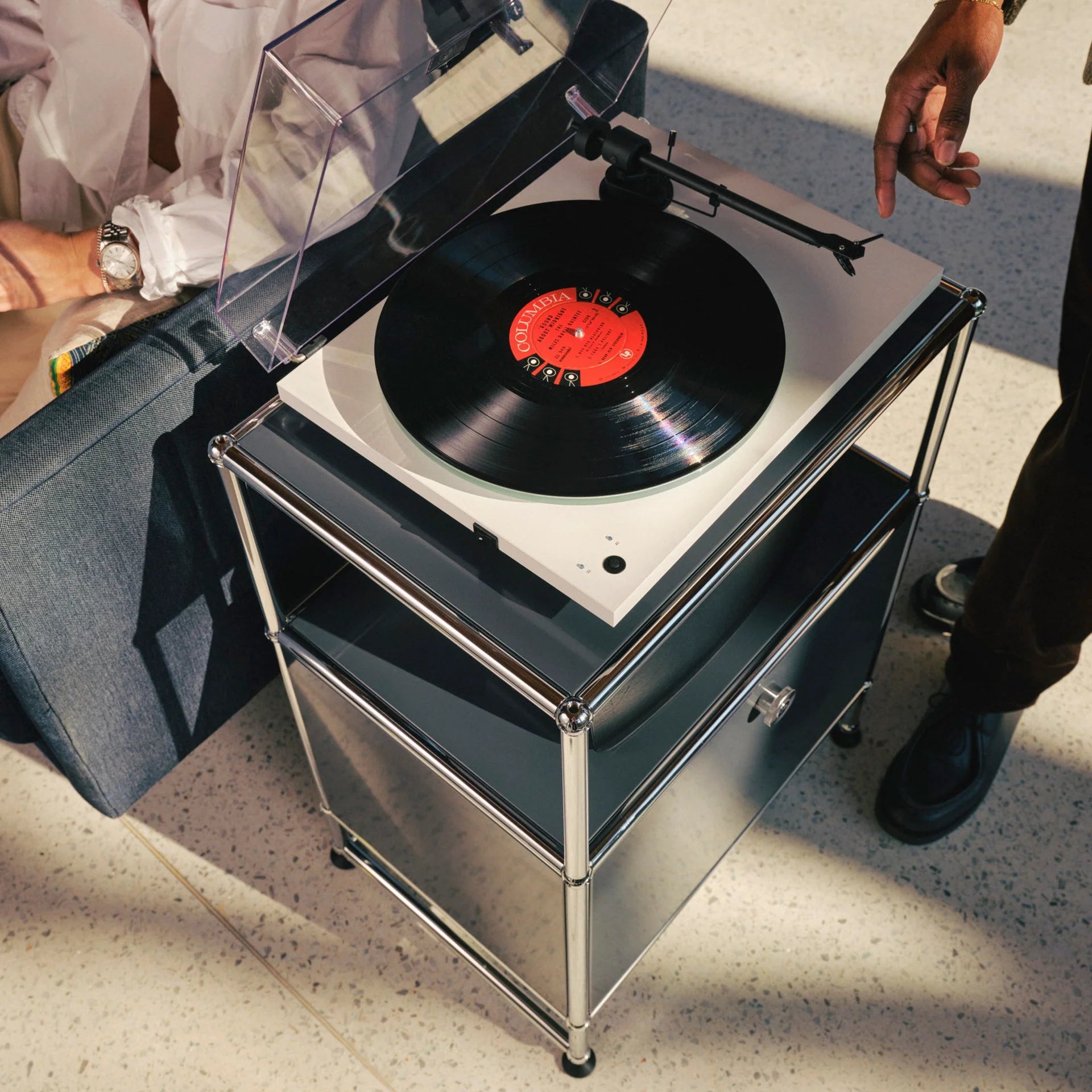 USM X Symbol Record Stand