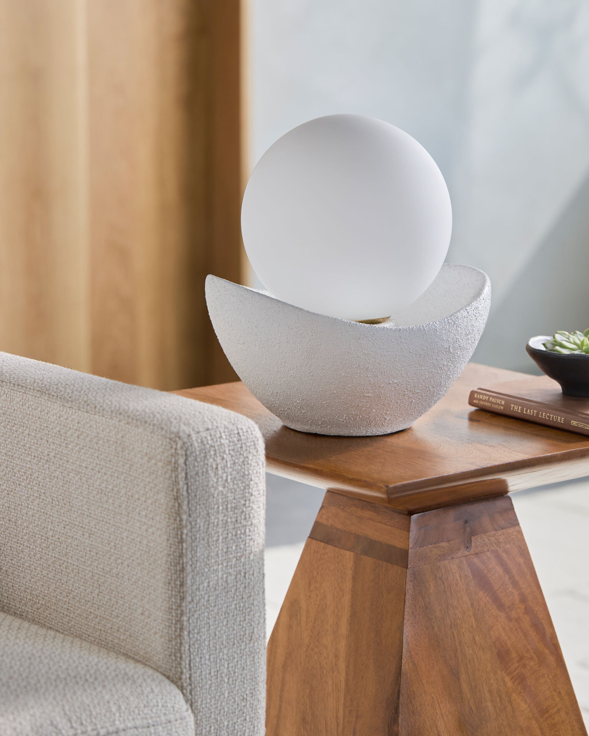 Bocca Accent Table Lamp