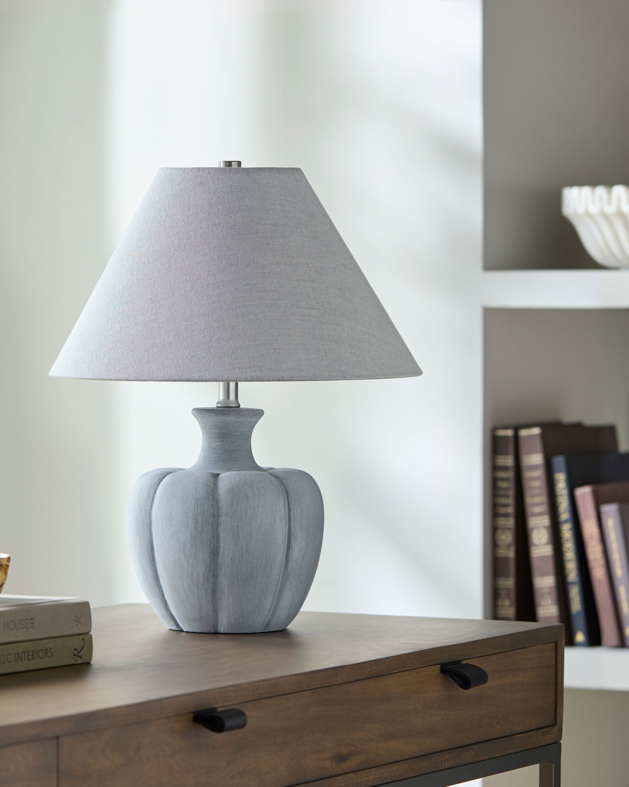 Bulsny Accent Table Lamp