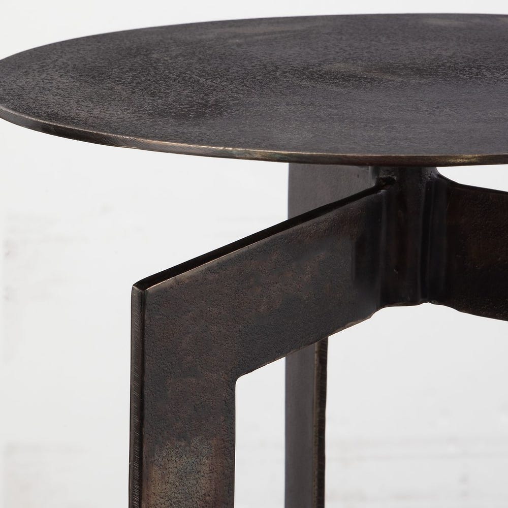 Deltoid Accent Table