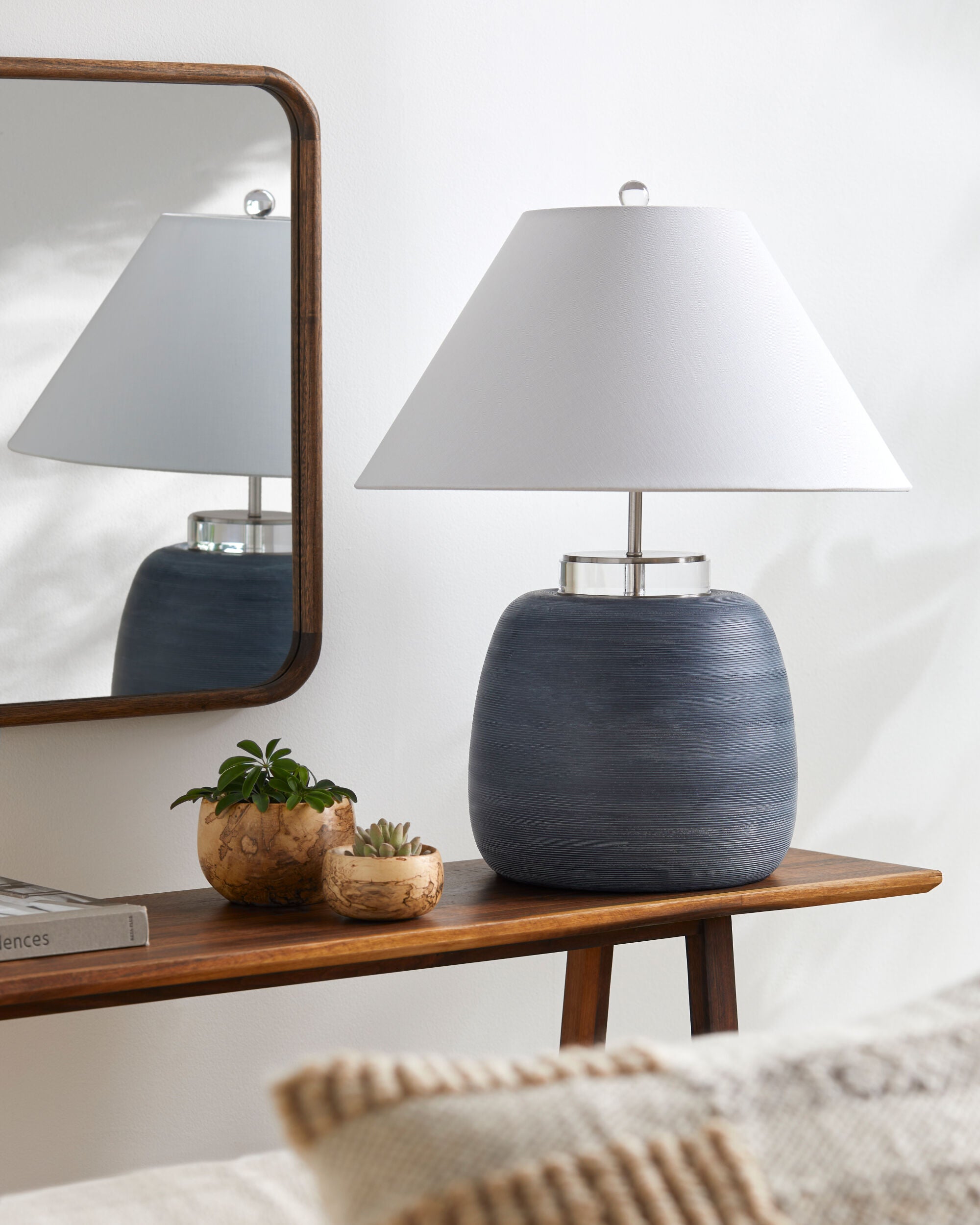 Deluxe Accent Table Lamp
