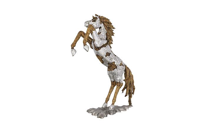 Sculpture de cheval Mustang en armure, cabré, base en bois