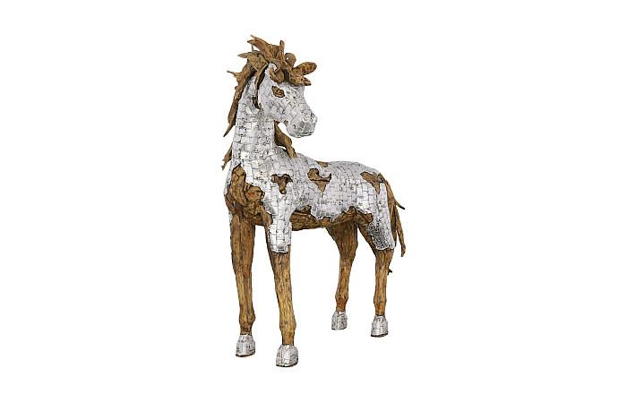 Sculpture de cheval Mustang en armure, debout