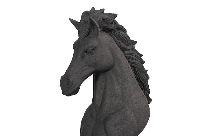 Sculpture de chevalier d'échecs, pierre moulée noire