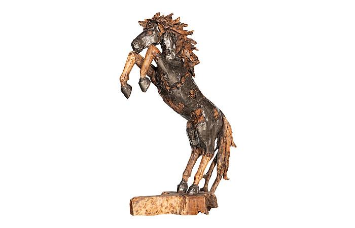 Sculpture de cheval Mustang en armure, cabré, finition bronze naturel