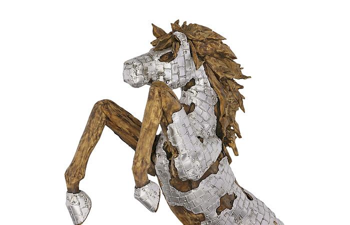 Sculpture de cheval Mustang en armure, cabré, base en bois